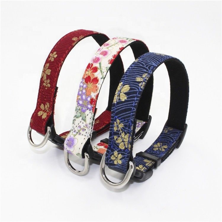 Druck-Sakura Suede Substrate Puppy Dog-Kragen-Leinen-Geschirr eingestellt mit D-Clips japanischer Art