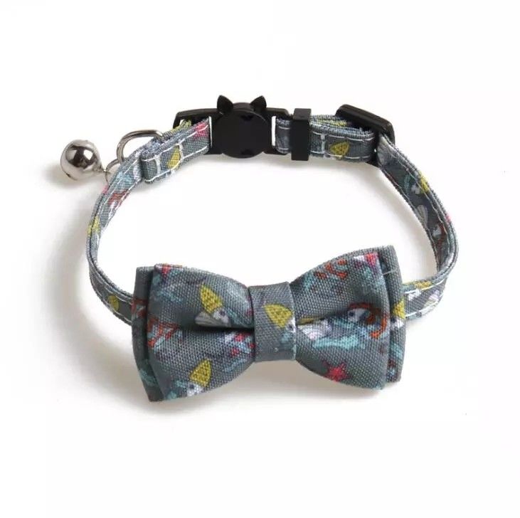 Justierbares Haustier Cat Collar Breakaway mit netter Fliege und Bell für Miezekatze und einige Welpen