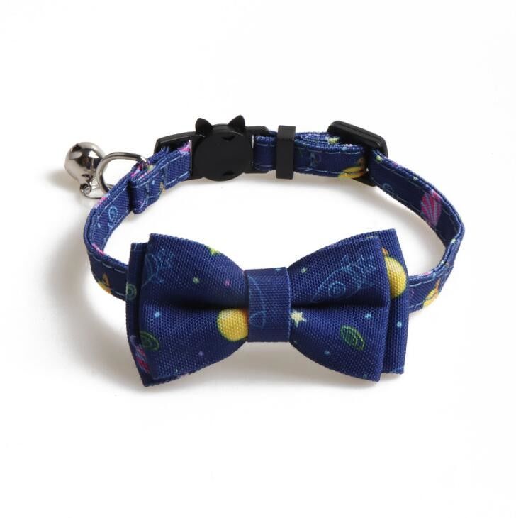 Justierbares Haustier Cat Collar Breakaway mit netter Fliege und Bell für Miezekatze und einige Welpen