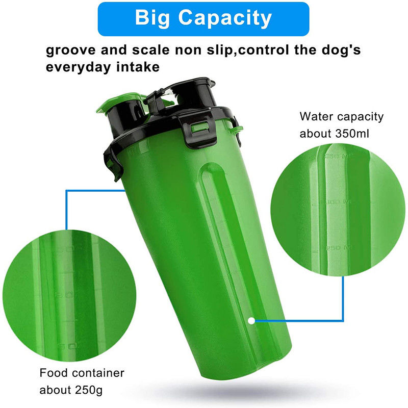 Grüner tragbarer Wasserspender-Hundewasser-Flasche im Freien für die Hunde, die das Wandern gehen